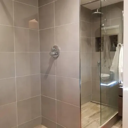 2 Bedroom Riverside Flat In * Dublin