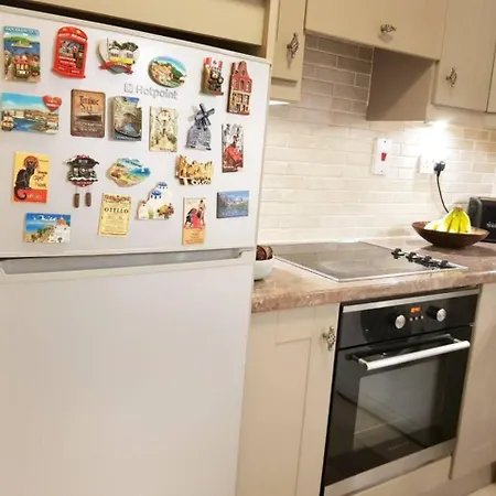 2 Bedroom Riverside Flat In Apartament *