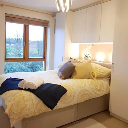 Appartement 2 Bedroom Riverside Flat In Dublin