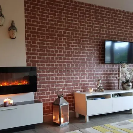 2 Bedroom Riverside Flat In Appartement *